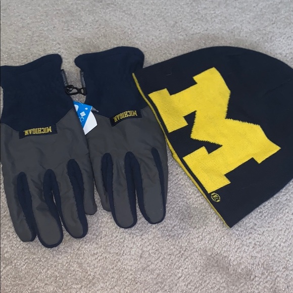 Columbia Other - Michigan hat and gloves set